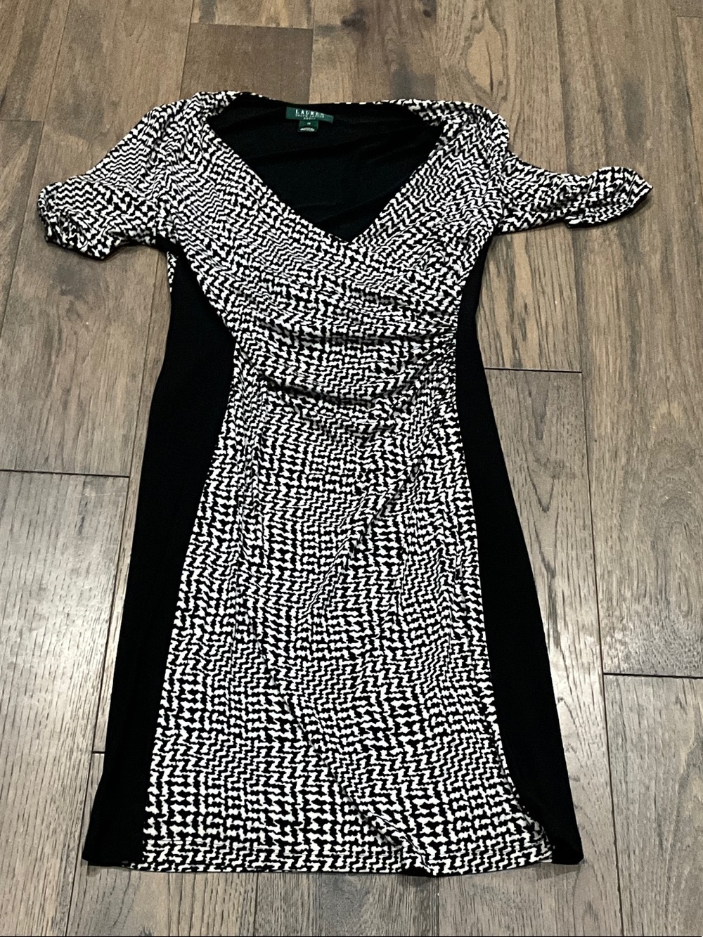 Lauren Ralph Lauren Black and White Patterned V‑Neck Midi Dress